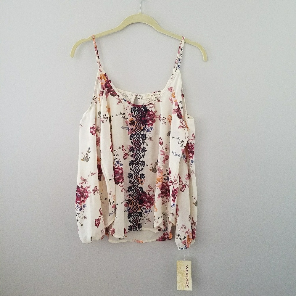 REWIND Cold-shoulder Top - Picture 2 of 4